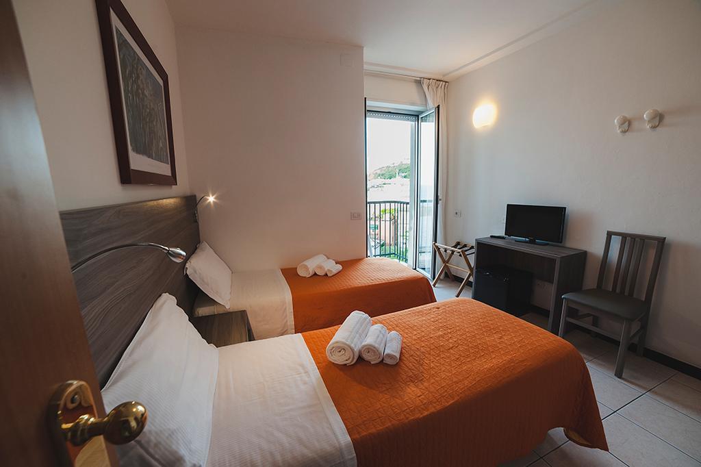 Hotel Madison Gabicce Mare Εξωτερικό φωτογραφία
